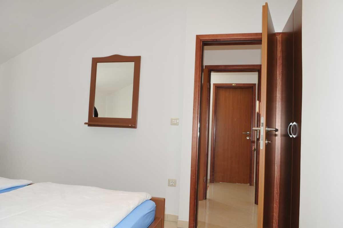 Apartments Mina Poreč Exteriör bild