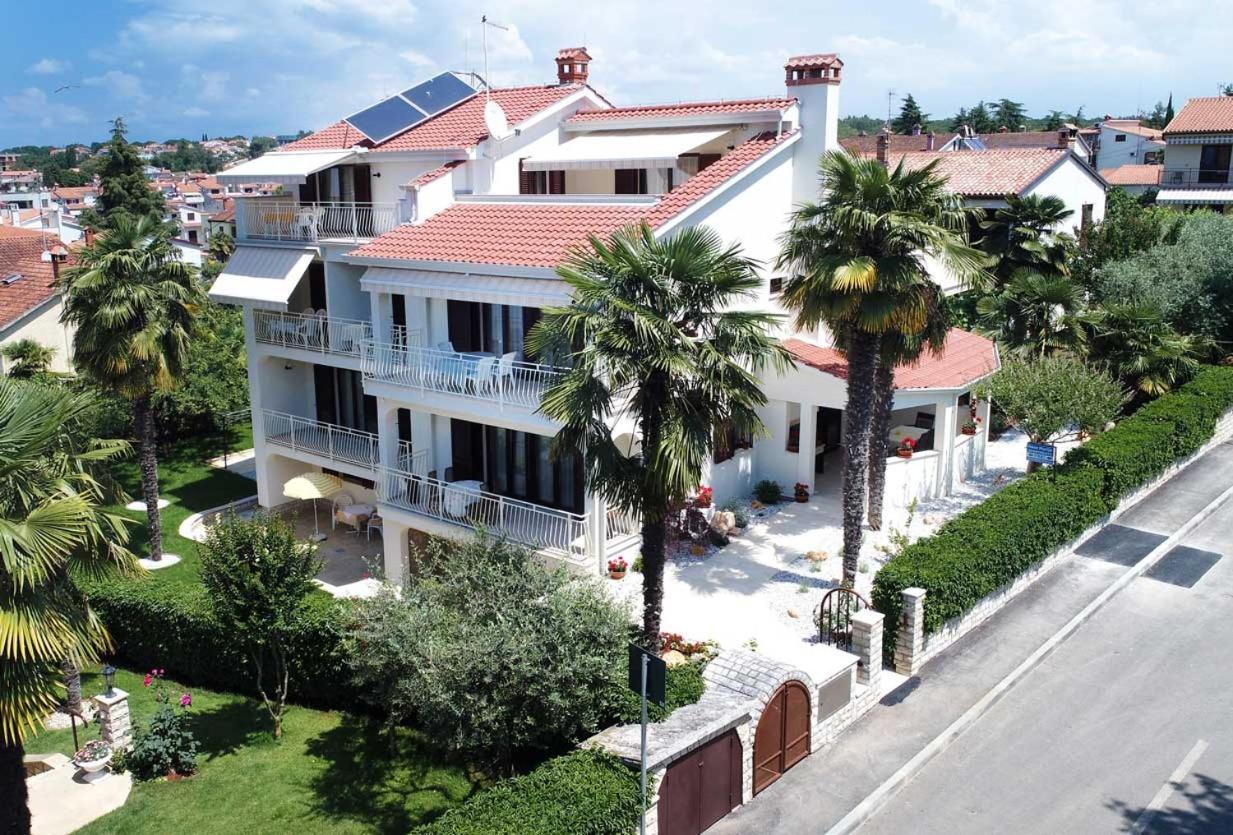 Apartments Mina Poreč Exteriör bild